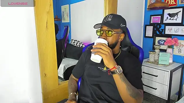 Drake Nassir4 online show from 10-25-25, 04:11