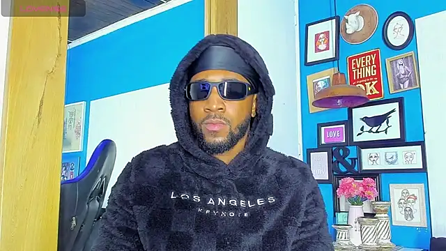 Snapshot of Drake_Nassir4 chatting on 10-01-25, 09:51 Drake Nassir4 online show from 10-01-25, 09:51