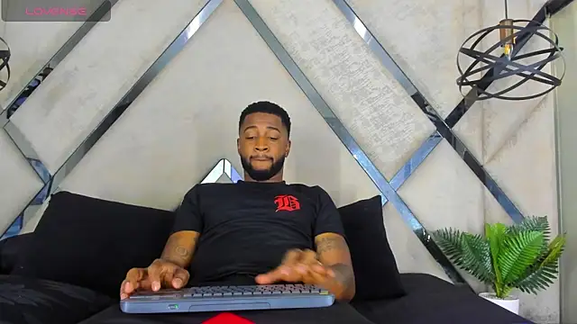 Snapshot of Drake_Nassir4 chatting on 10-16-25, 05:54 Drake Nassir4 online show from 10-16-25, 05:54