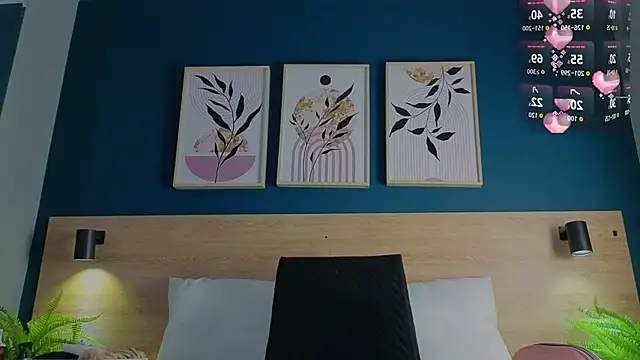 Snapshot of GabyPetit chatting on 10-14-25, 08:42 GabyPetit online show from 10-14-25, 08:42