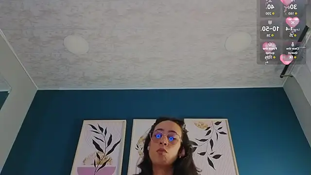 Snapshot of GabyPetit chatting on 10-16-25, 07:55 GabyPetit online show from 10-16-25, 07:55