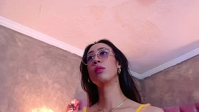 Snapshot of GabyPetit chatting on 03-17-25, 11:46 GabyPetit online show from 03-17-25, 11:46