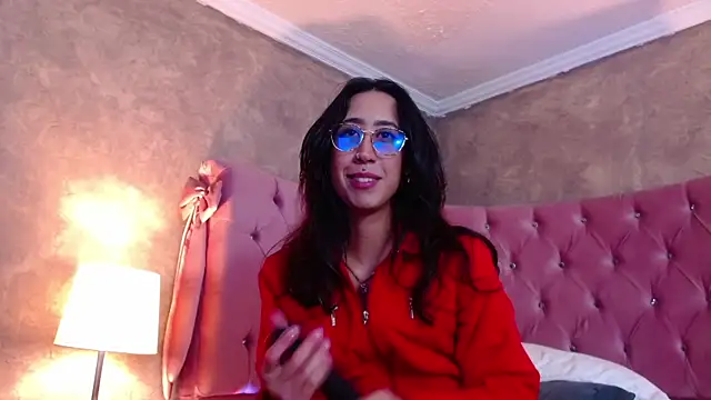 Snapshot of GabyPetit chatting on 03-18-25, 02:51 GabyPetit online show from 03-18-25, 02:51