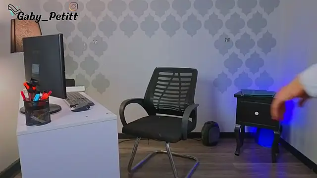 GabyPetit online show from 06-10-26, 08:43