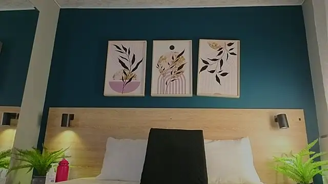 GabyPetit online show from 10-31-25, 07:54