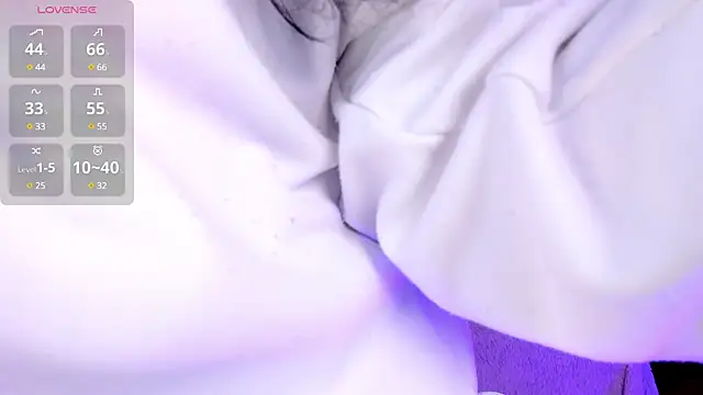 Snapshot of Lucy_Smith2 chatting on 02-05-25, 03:45 Lucy Smith2 online show from 02-05-25, 03:45