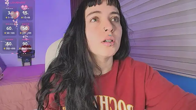 Snapshot of Lucy_Smith2 chatting on 10-08-25, 05:24 Lucy Smith2 online show from 10-08-25, 05:24