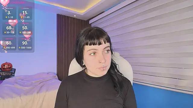 Snapshot of Lucy_Smith2 chatting on 10-06-25, 07:47 Lucy Smith2 online show from 10-06-25, 07:47