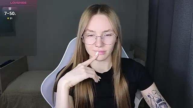 Snapshot of littlevildevil chatting on 02-07-26, 11:07 littlevildevil online show from 02-07-26, 11:07