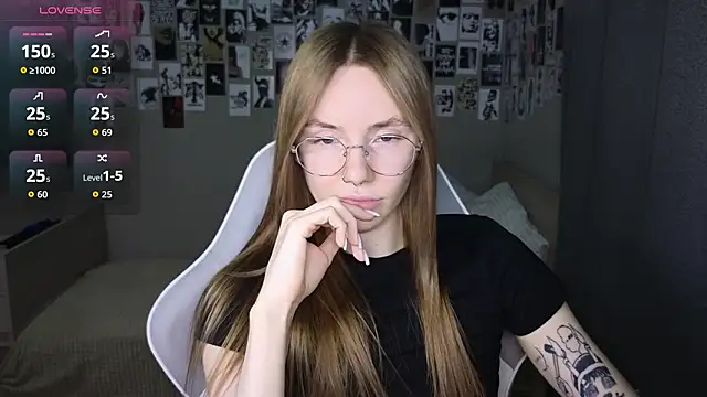 Snapshot of littlevildevil chatting on 02-15-26, 11:09 littlevildevil online show from 02-15-26, 11:09