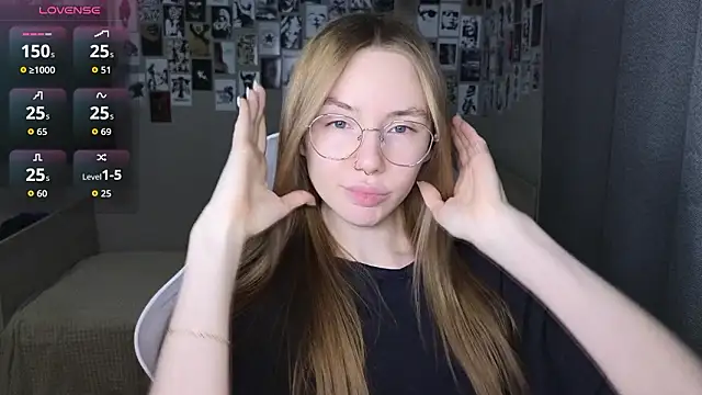 Snapshot of littlevildevil chatting on 02-20-26, 11:12 littlevildevil online show from 02-20-26, 11:12