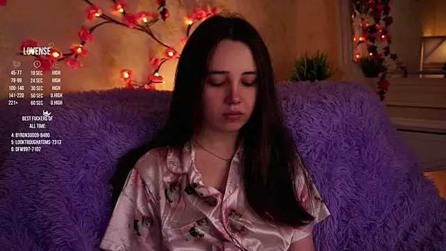 GillianDowdey online show from 11-28-25, 03:07