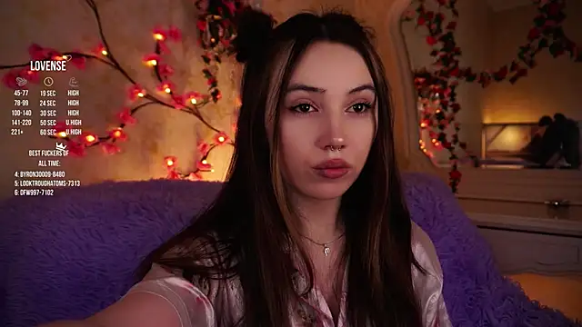 GillianDowdey online show from 11-29-25, 02:34