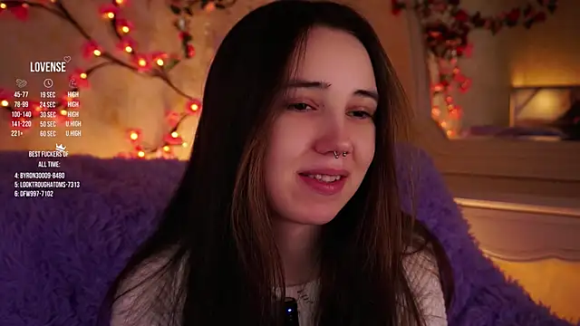 GillianDowdey online show from 11-22-25, 03:05