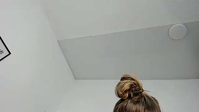 Lizz Luna online show from 10-21-25, 03:33