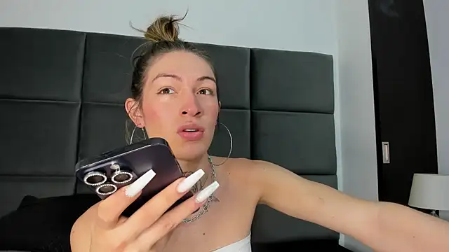 Lizz Luna online show from 10-15-25, 02:58