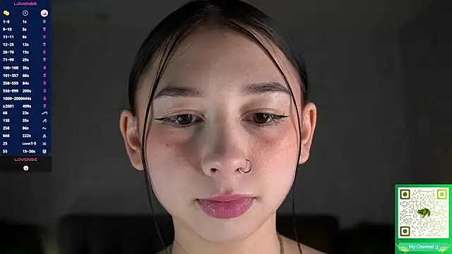 AislyEmbury online show from 12-18-25, 04:50