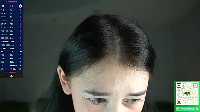 AislyEmbury online show from 12-19-25, 04:49