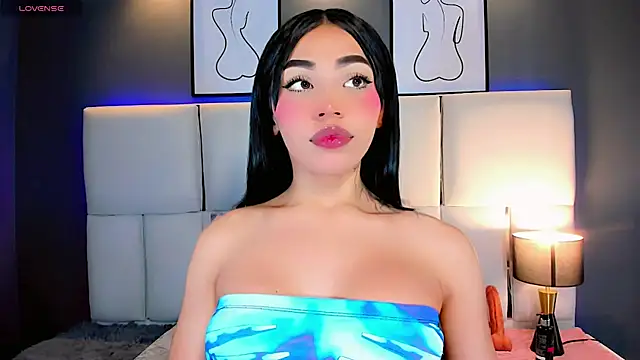 Snapshot of Valery_Sophiia chatting on 01-19-26, 05:22 Valery Sophiia online show from 01-19-26, 05:22