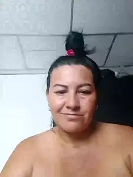 Snapshot of lupita_2023 chatting on 12-26-24, 05:30 lupita 2023 online show from 12-26-24, 05:30