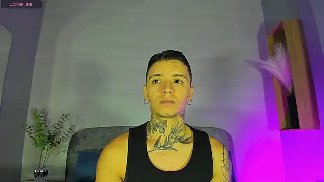 Ian Castillo  online show from 07-10-26, 11:10
