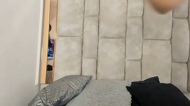 Oliviaa Evans online show from 01-18-26, 03:32