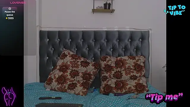 Snapshot of AntonellaAndNoah chatting on 02-20-25, 03:30 AntonellaAndNoah online show from 02-20-25, 03:30