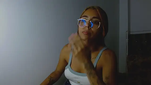 Snapshot of AntonellaAndNoah chatting on 02-27-25, 03:18 AntonellaAndNoah online show from 02-27-25, 03:18