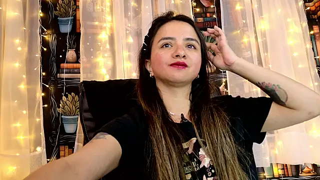 Snapshot of julietta___jackson chatting on 06-11-26, 12:32 julietta jackson online show from 06-11-26, 12:32