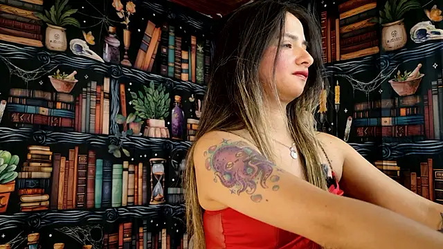 Snapshot of julietta___jackson chatting on 02-14-26, 09:26 julietta jackson online show from 02-14-26, 09:26