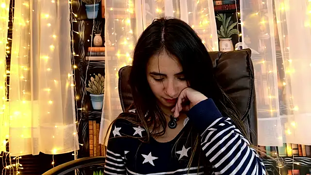 Snapshot of julietta___jackson chatting on 06-14-26, 02:24 julietta jackson online show from 06-14-26, 02:24