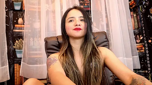 Snapshot of julietta___jackson chatting on 05-19-26, 10:06 julietta jackson online show from 05-19-26, 10:06