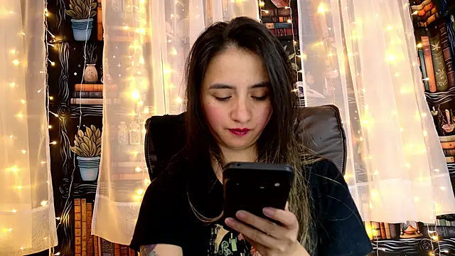 Snapshot of julietta___jackson chatting on 06-10-26, 10:00 julietta jackson online show from 06-10-26, 10:00