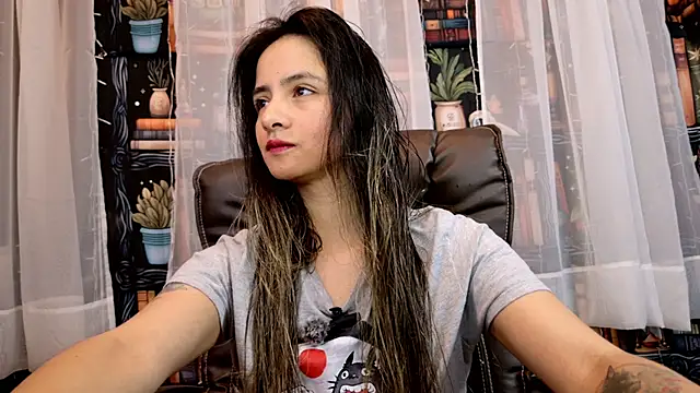 Snapshot of julietta___jackson chatting on 05-16-26, 08:41 julietta jackson online show from 05-16-26, 08:41