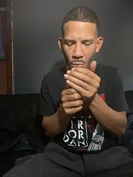 Chico Bellaco online show from 11-15-25, 03:16