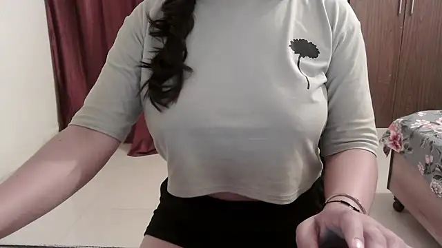 ANANYA-TIWARI online show from 09-30-25, 05:19