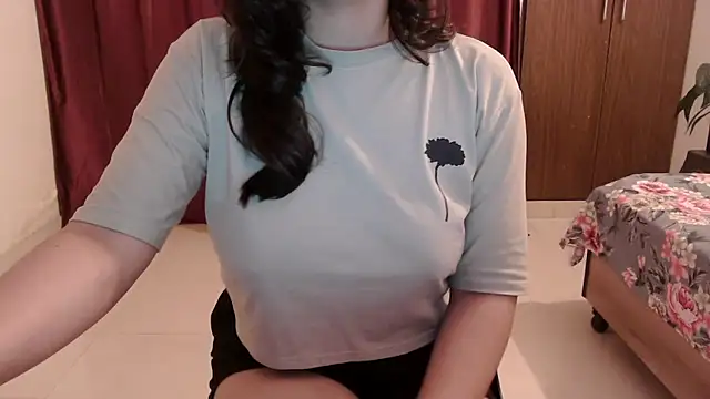 ANANYA-TIWARI online show from 10-01-25, 05:23