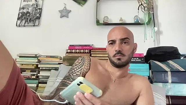 Snapshot of alessandromori91 chatting on 06-12-26, 05:27 alessandromori91 online show from 06-12-26, 05:27