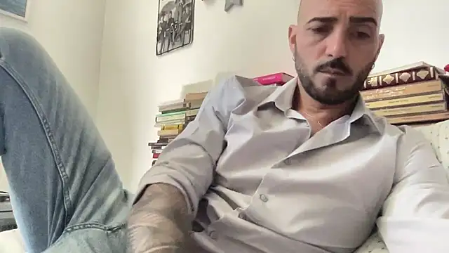 Snapshot of alessandromori91 chatting on 05-12-26, 12:44 alessandromori91 online show from 05-12-26, 12:44