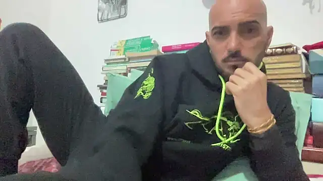 Snapshot of alessandromori91 chatting on 05-10-26, 06:54 alessandromori91 online show from 05-10-26, 06:54