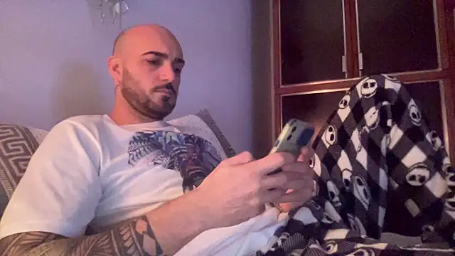 alessandromori91 online show from 12-21-25, 09:26