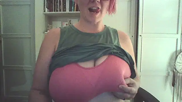Snapshot of Big-Tits-McGee chatting on 09-08-25, 09:03 Big-Tits-McGee online show from 09-08-25, 09:03