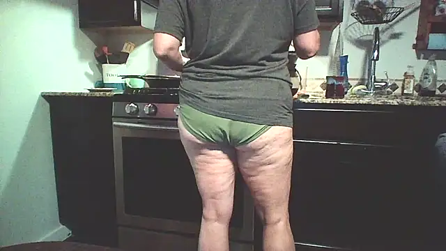 Snapshot of Big-Tits-McGee chatting on 09-29-25, 12:33 Big-Tits-McGee online show from 09-29-25, 12:33