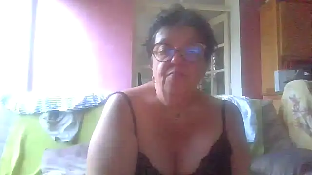Snapshot of Vandeae44 chatting on 06-15-26, 07:35 Vandeae44 online show from 06-15-26, 07:35