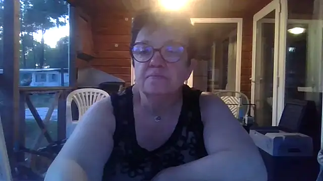 Snapshot of Vandeae44 chatting on 05-21-26, 07:44 Vandeae44 online show from 05-21-26, 07:44