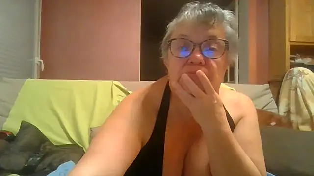 Vandeae44 online show from 10-29-25, 09:03