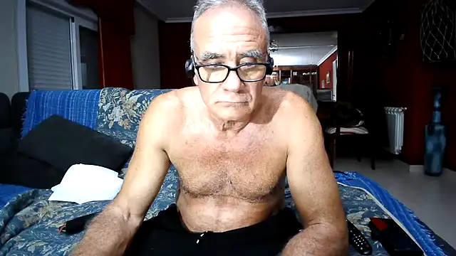 Snapshot of maduroguapo chatting on 04-27-26, 09:24 maduroguapo online show from 04-27-26, 09:24
