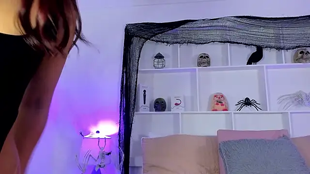 Jenifer Diaz online show from 10-29-25, 01:21