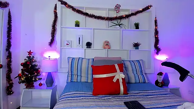 Jenifer Diaz online show from 12-19-25, 01:46