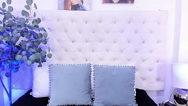 Snapshot of sophie_pariss chatting on 07-27-26, 01:56 sophie pariss online show from 07-27-26, 01:56